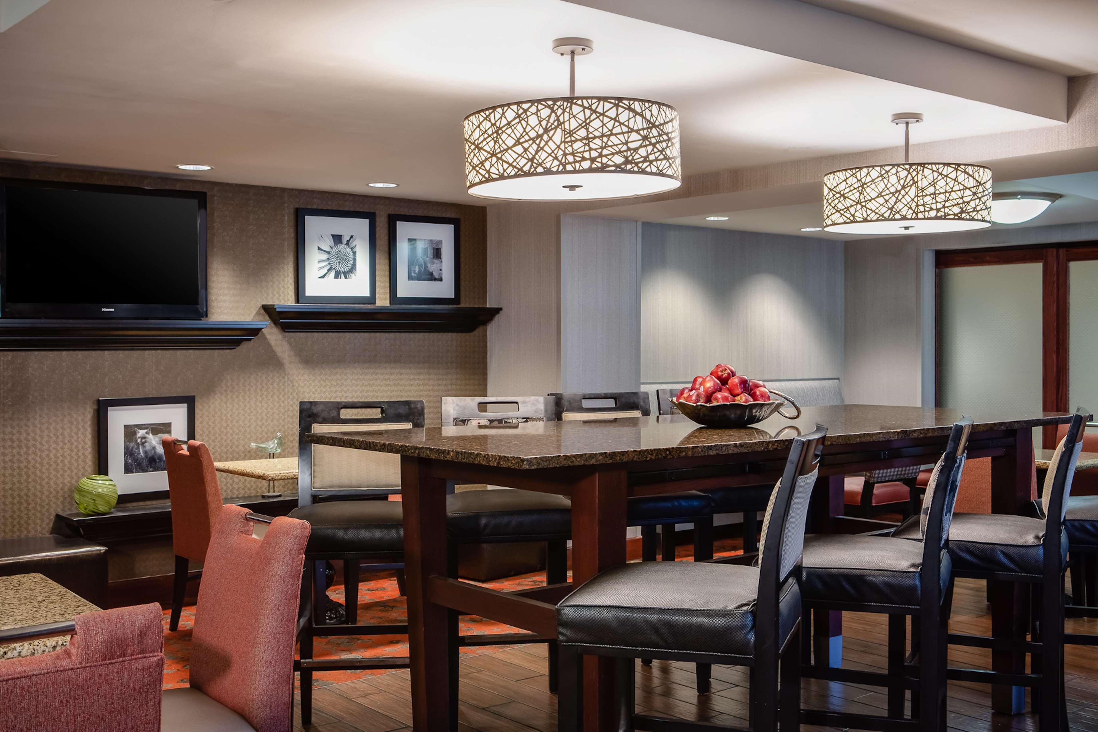 Hampton Inn Dubuque Kültér fotó