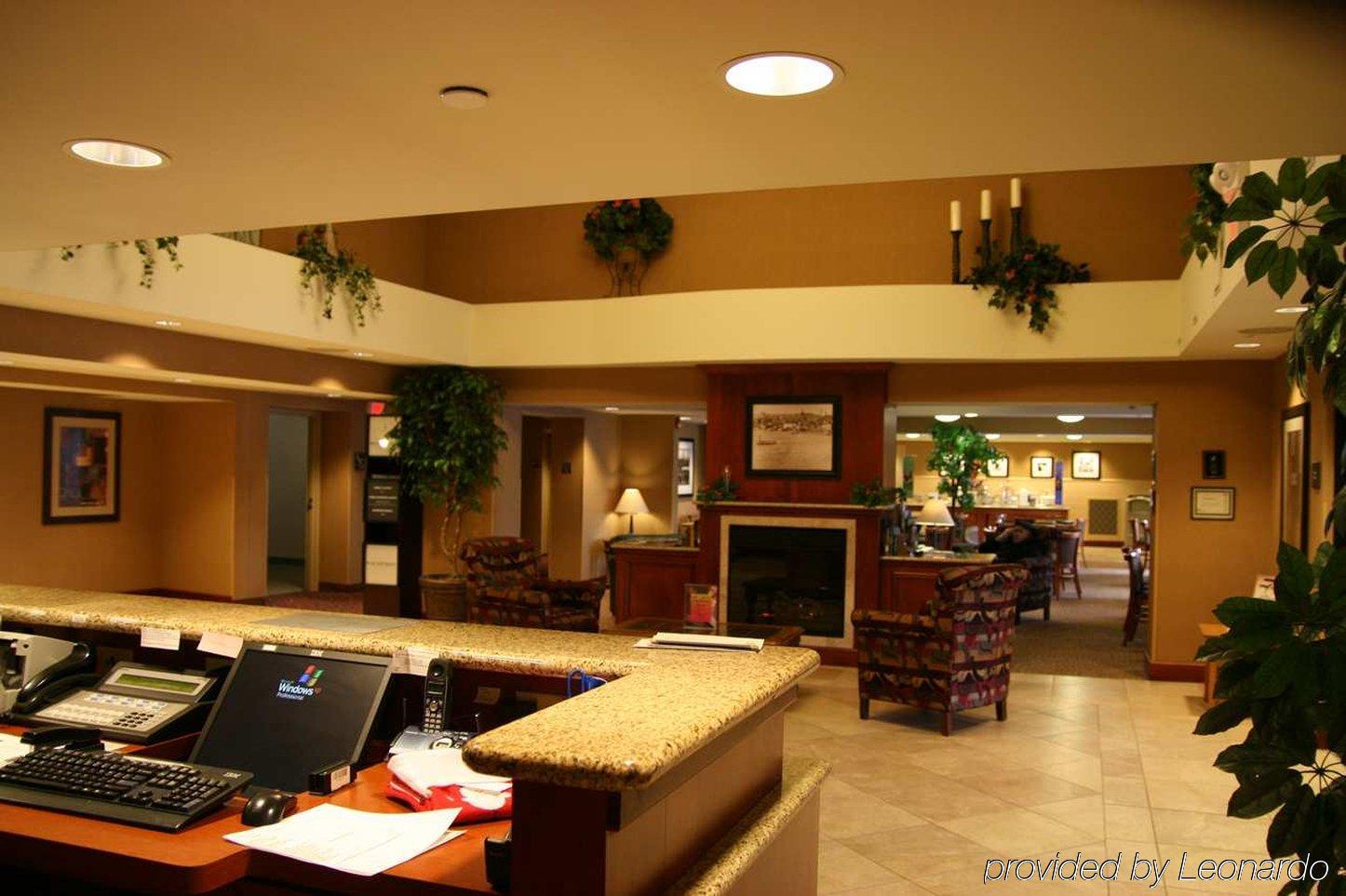 Hampton Inn Dubuque Beltér fotó