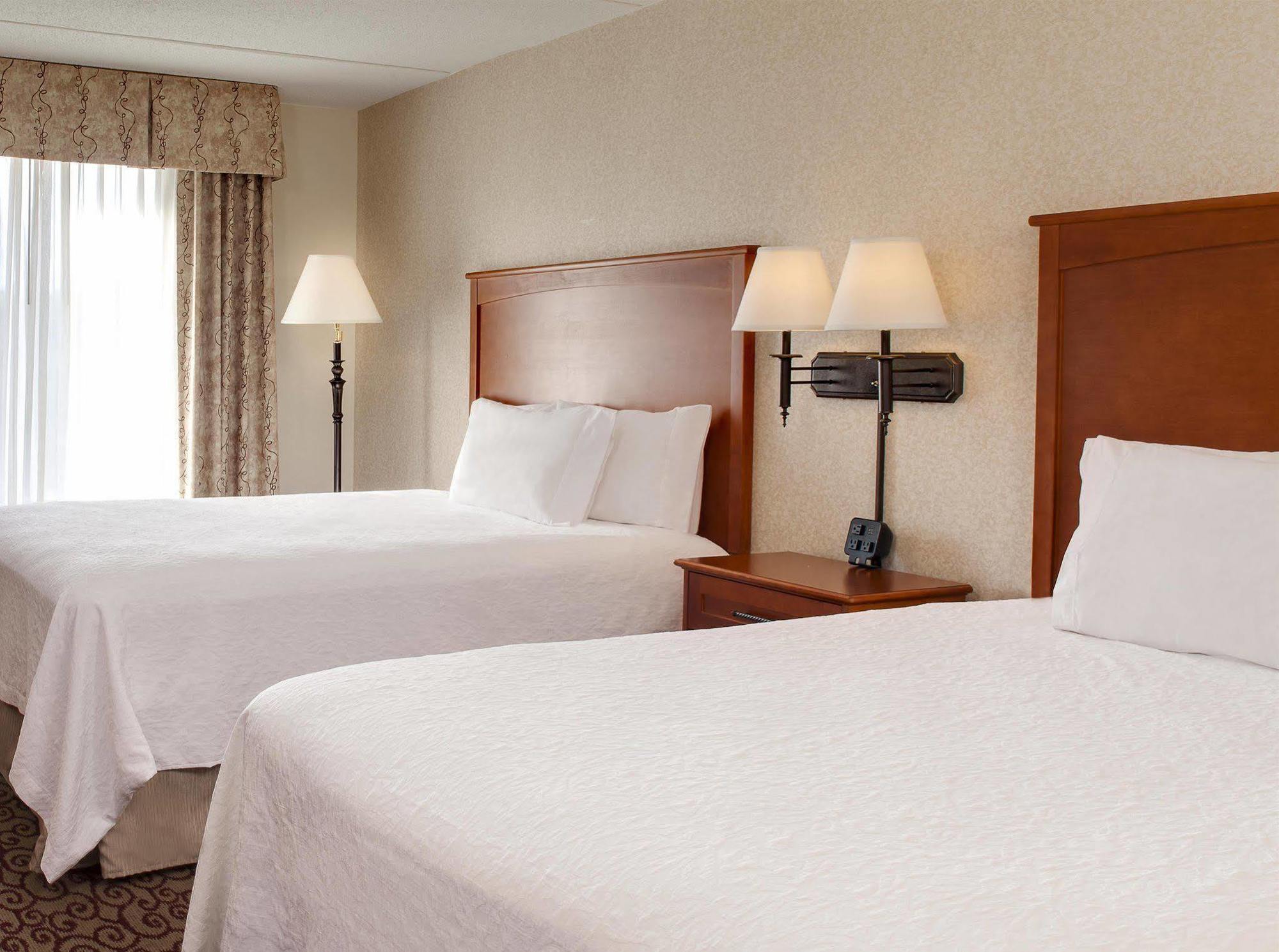 Hampton Inn Dubuque Kültér fotó